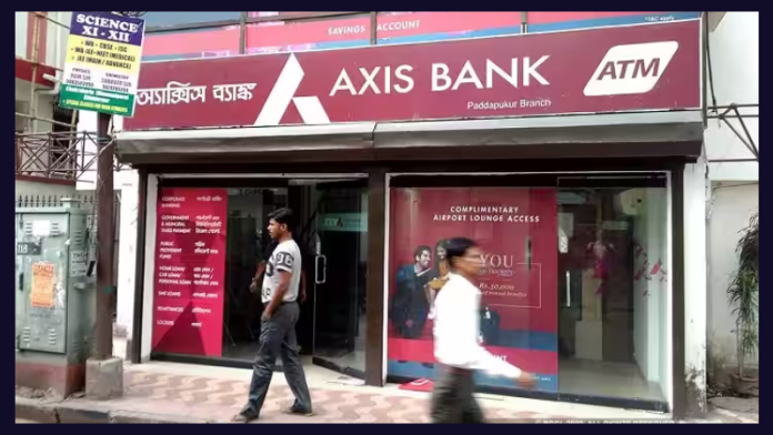 Axis Bank MCap: Axis Bank's stock reached a record high, MCap crossed Rs 3 lakh crore