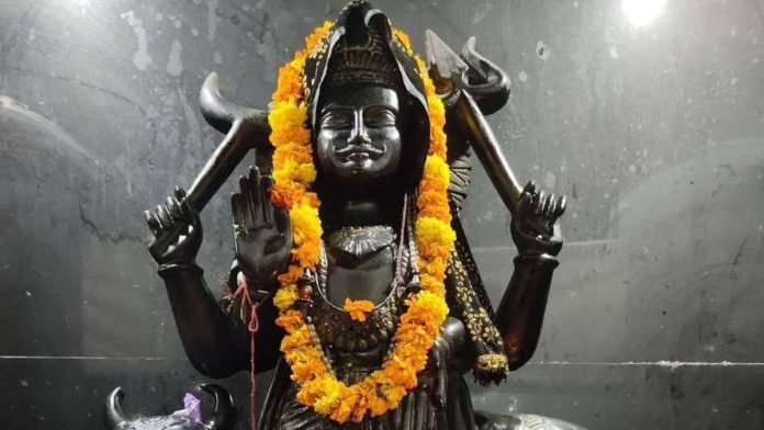 Shani Dev: Why is oil offered to Shani Dev? Know the interesting story and religious significance behind it