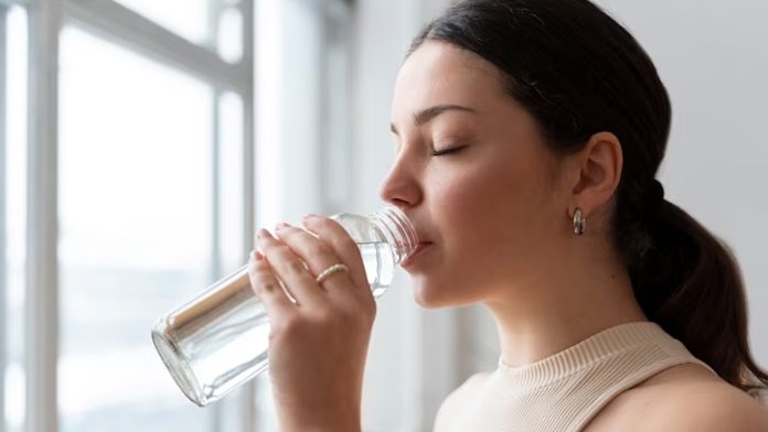 Food Eating Mistakes : Drinking water after eating these 5 things can be harmful for your health, be careful