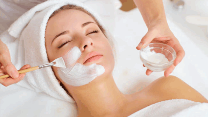 Curd Honey Face Pack : Get a glass-like glow on your face in just 15 minutes! Use this DIY face pack; the method is simple.